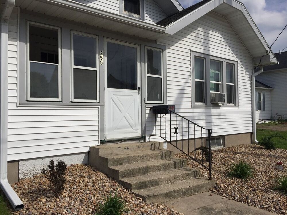 255 N. Chestnut